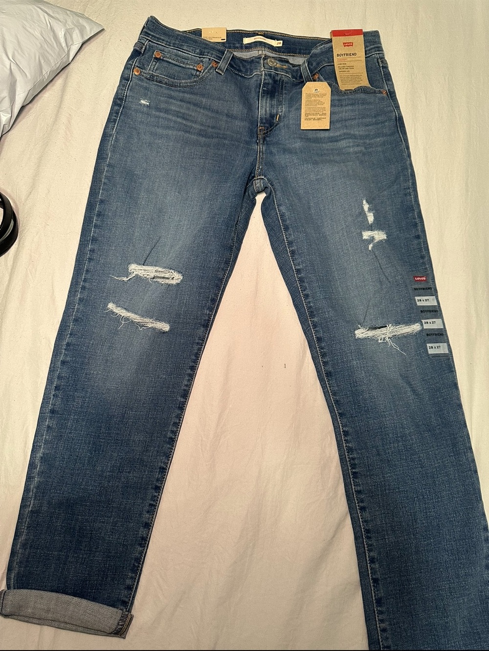 NWT Levi’s Boyfriend Distressed Mid Rise Jeans Medium Wash